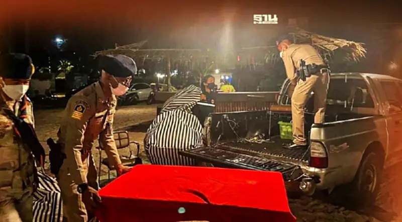 บุกรุกซ้ำซาก เจ้าหน้าที่ภูเก็ตบุกจับพ่อค้าลักลอบเข้าขายของชายหาดเลพัง บุกรุกซ้ำซาก เจ้าหน้าที่ภูเก็ตบุกจับพ่อค้าลักลอบเข้าขายของชายหาดเลพัง