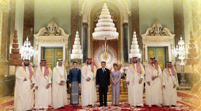 ภาพประวัติศาสตร์ ในหลวง พระราชินี ทรงรับผู้นำเอเปค ภาพประวัติศาสตร์ ในหลวง พระราชินี ทรงรับผู้นำเอเปค