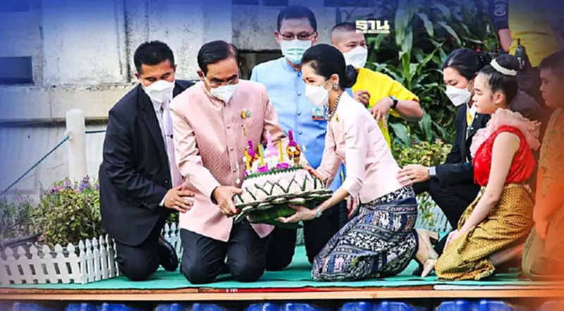 ประมวลภาพ นายกรัฐมนตรี นำ ครม. "ลอยกระทง 2565" ประมวลภาพ นายกรัฐมนตรี นำ ครม. "ลอยกระทง 2565"