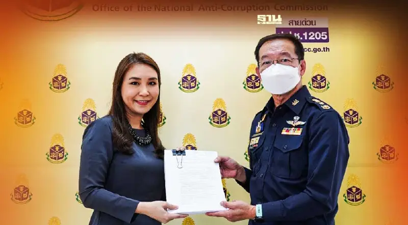 “ก้าวไกล”ยื่นป.ป.ช.เอาผิด ม.157 “กสทช.”ปล่อยควบรวมทรู-ดีแทค