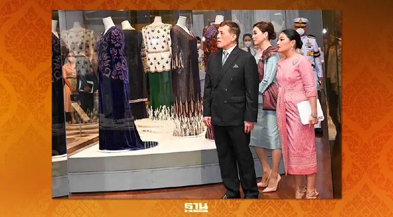 ในหลวง พระราชินี เสด็จฯ ทรงเปิดนิทรรศการ "สิริราชพัสตราบรมราชินีนาถ"