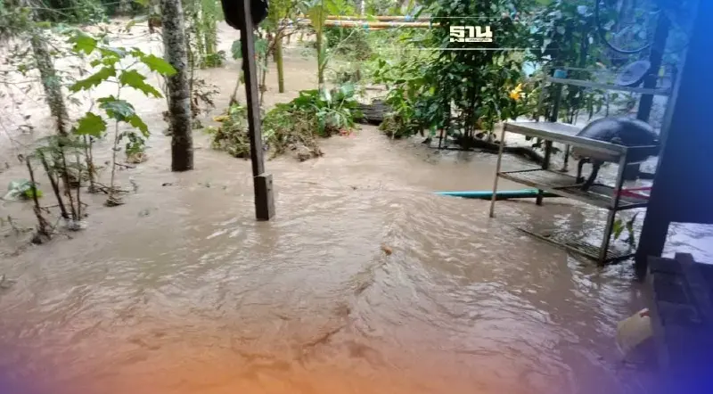 “บันนังสตา”อ่วม ฝนตกหนักน้ำท่วมบ้านเรือนประชาชน-ดินสไลด์ทับเส้นทาง