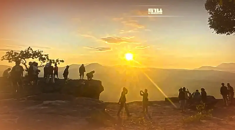 อุบลราชธานีนับถอยหลัง รับแสงแรกแห่งสยามที่ผาแต้ม