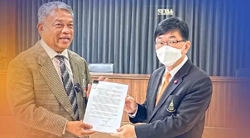 “วัชระ เพชรทอง” ร้องอสส.รื้อคดี “ตู้ห่าว”จ้างวานฆ่า-เผาสวนงู