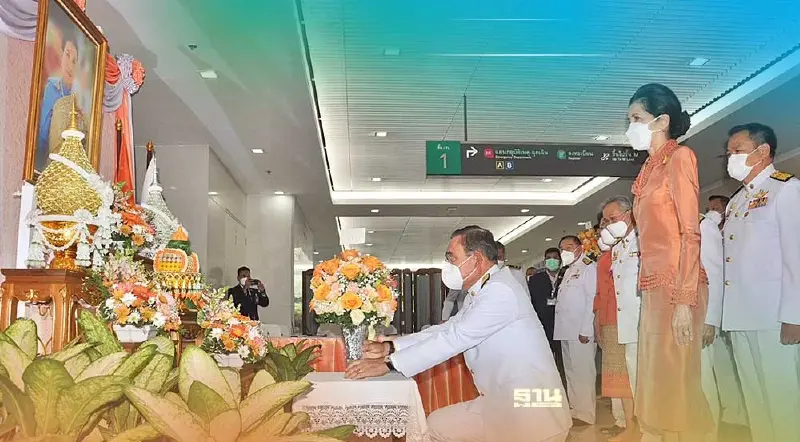 นายกฯ ภริยา นำ ครม.-คู่สมรส ลงนามถวายพระพร เจ้าฟ้าพัชรกิติยาภา