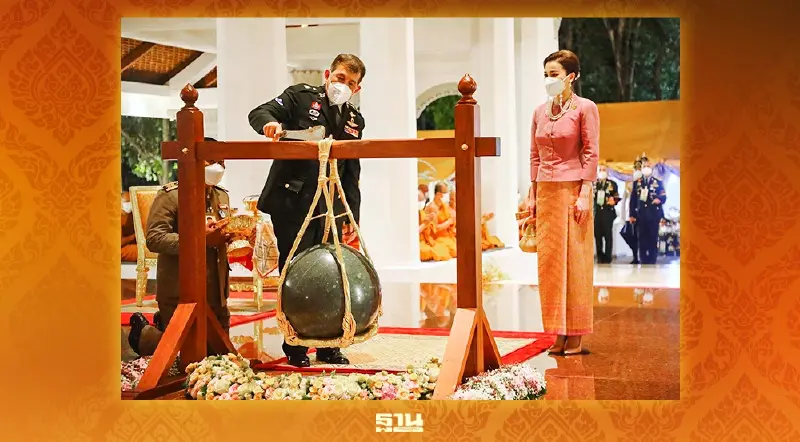 ในหลวง-พระราชินี เสด็จฯไปทรงตัดหวายลูกนิมิตอุโบสถ วัดป่านานาชาติ