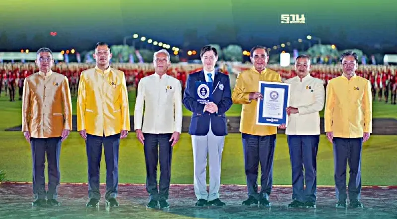 อลังการ! "บัวขาว" นำทหาร 3,660 นาย ไหว้ครูมวยไทย บันทึกสถิติโลก