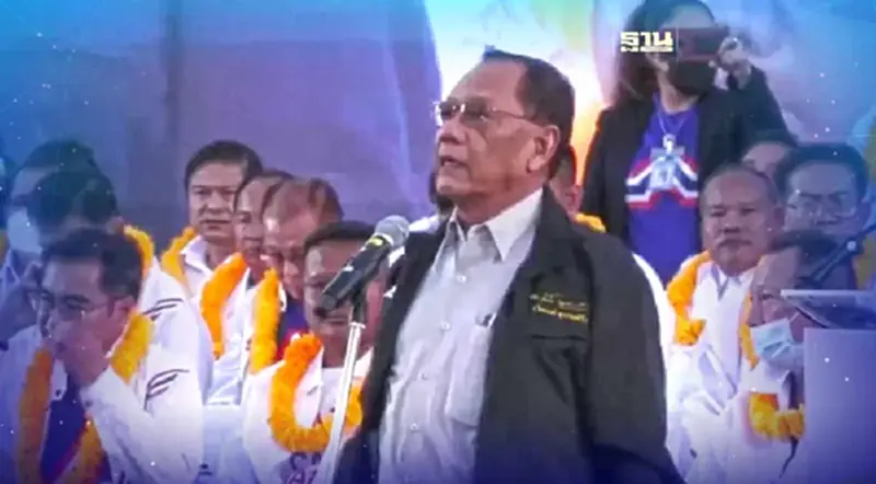 "ไตรรงค์"ปล่อยไก่บอกให้เลือก "ไทยรักไทย" กลางเวทีปราศรัยใหญ่ รทสช. "ไตรรงค์"ปล่อยไก่บอกให้เลือก "ไทยรักไทย" กลางเวทีปราศรัยใหญ่ รทสช.