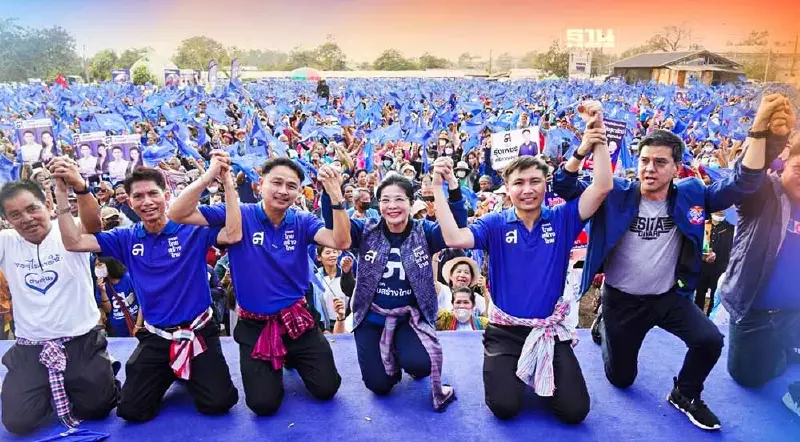 “สุดารัตน์"ปราศรัยใหญ่หนองบัวลำภู ชู"หายแล้ง หายจน เงินตุงกระเป๋า"