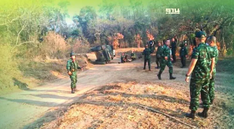 เศร้า "รถถังสกอร์เปียน" พลิกคว่ำหลังสวนรถบรรทุก ดับ 2 นาย เศร้า "รถถังสกอร์เปียน" พลิกคว่ำหลังสวนรถบรรทุก ดับ 2 นาย