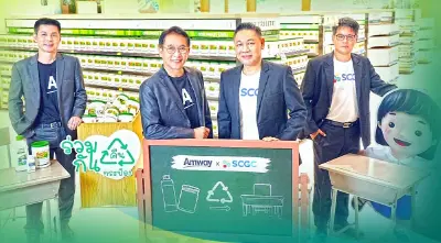 แอมเวย์ ผสาน SCGCแปลงร่างพลาสติกสู่ ‘โต๊ะ-เก้าอี้’ ให้น้องๆ พื้นที่ห่างไกล
