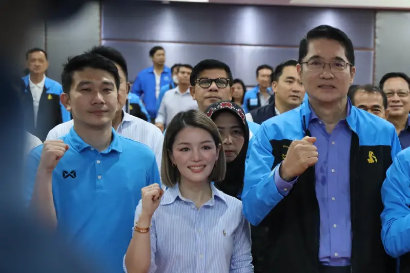 ปชป.กทม.ประกาศความพร้อม เตรียมรถบัส EV  ส่งผู้สมัครส.ส.ทั้ง 33 เขต