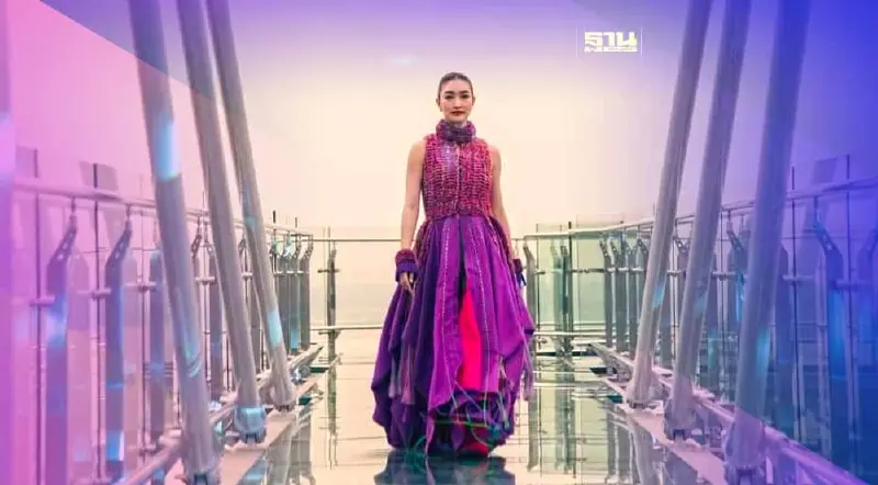 แห่งแรกในโลก!หนองบัวลำภู จัดเดินแฟชั่นโชว์ผ้าไทย บน Skywalk
