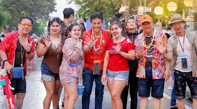 “เทวัญ ลิปตพัลลภ”นำทีมชาติพัฒนากล้าร่วมงานสงกรานต์โคราชคึกคัก 