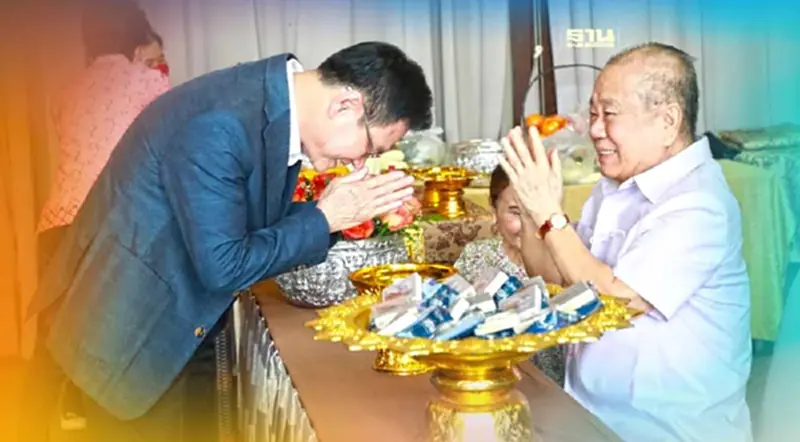 "จุรินทร์"ร่วมงานรดน้ำดำหัว "อนัน อนันตกูล" อดีตเลขาฯปชป. "จุรินทร์"ร่วมงานรดน้ำดำหัว "อนัน อนันตกูล" อดีตเลขาฯปชป.
