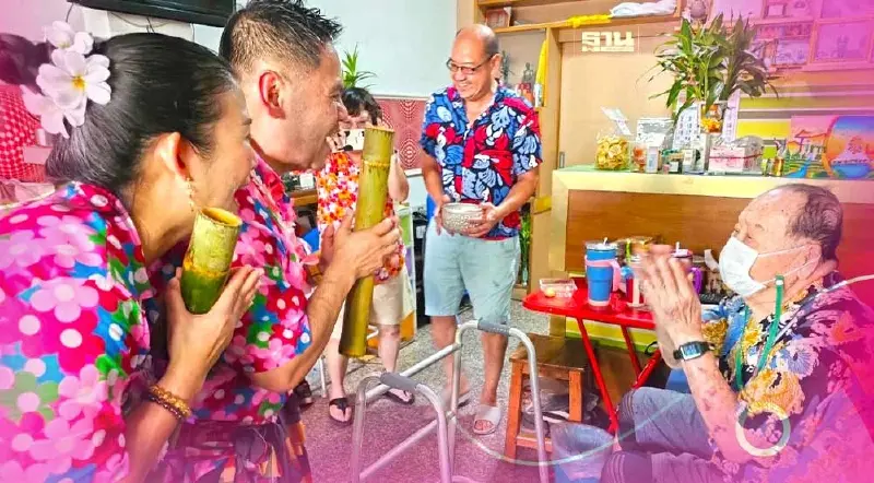 คึกคัก!"วราวุธ"นำทีม ขบวนแห่วันสงกรานต์ สุพรรณฯ คึกคัก!"วราวุธ"นำทีม ขบวนแห่วันสงกรานต์ สุพรรณฯ