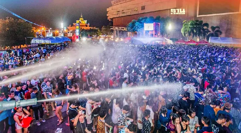 เช็คไฮไลต์  "Water festival เซ็นทรัล" แลนด์มาร์กสงกรานต์ทั่วไทย