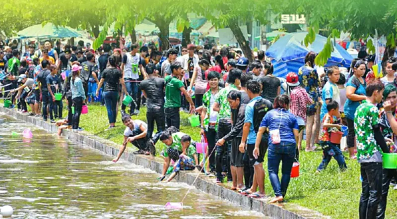 เต็มแล้วน้ำคูเมืองเชียงใหม่พร้อมเล่นสงกรานต์ชลประทานเฝ้าเติมไม่ขาด เต็มแล้วน้ำคูเมืองเชียงใหม่พร้อมเล่นสงกรานต์ชลประทานเฝ้าเติมไม่ขาด