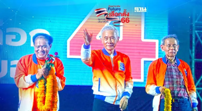 “สุวัจน์”เปิดปราศรัย 2 เวทีช่วยผู้สมัคร ส.ส.โคราช ได้กำลังใจเพียบ