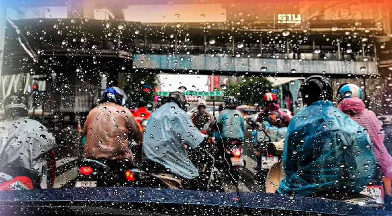 กทม.สั่งการทุกเขตรับมือฝนตก-แก้ปัญหาน้ำท่วมขัง