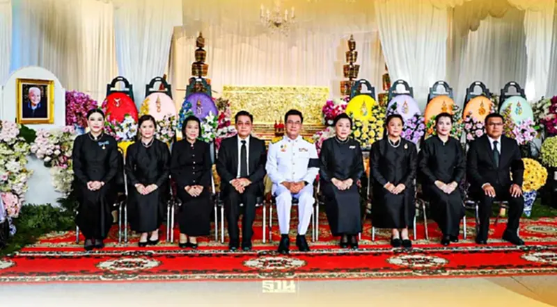ครอบครัว “ลักษณวิศิษฏ์” น้อมสำนึกพระมหากรุณาธิคุณ พิธีพระราชทานเพลิงศพพ่อ ครอบครัว “ลักษณวิศิษฏ์” น้อมสำนึกพระมหากรุณาธิคุณ พิธีพระราชทานเพลิงศพพ่อ