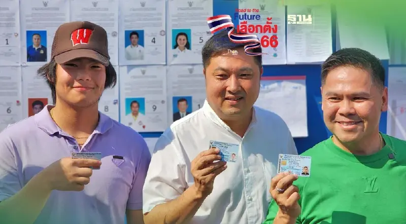 "วราวุธ" ควงลูกชาย-ลูกสาว ขอพรพ่อบรรหาร ก่อนใช้สิทธิเลือกตั้ง