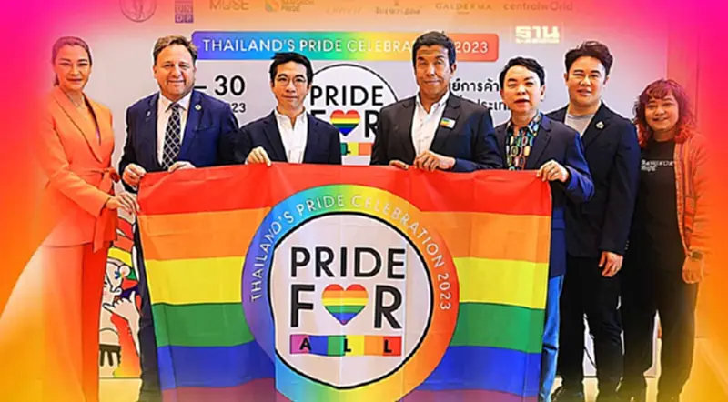 ปักธงสีรุ้งรับ “Pride Month” ปลุกไตรมาส 2 คึกคัก ปักธงสีรุ้งรับ “Pride Month” ปลุกไตรมาส 2 คึกคัก