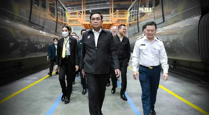"ประยุทธ์" เช็คผลงาน รถไฟฟ้าสายสีเหลือง เปิดวันนี้ครบ 23 สถานี "ประยุทธ์" เช็คผลงาน รถไฟฟ้าสายสีเหลือง เปิดวันนี้ครบ 23 สถานี