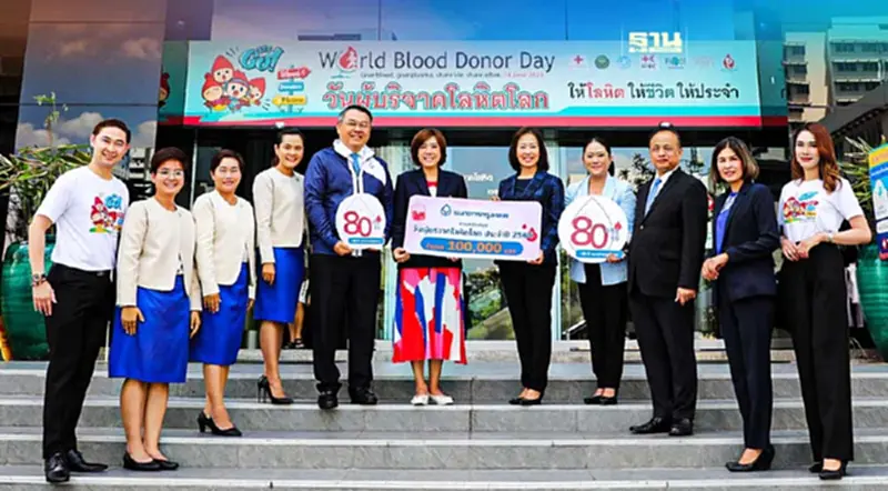 BBL มอบถุงกระดาษรักษ์โลก 3.2 พันใบ พร้อมเงินสมทบ 100,000 บาท BBL มอบถุงกระดาษรักษ์โลก 3.2 พันใบ พร้อมเงินสมทบ 100,000 บาท