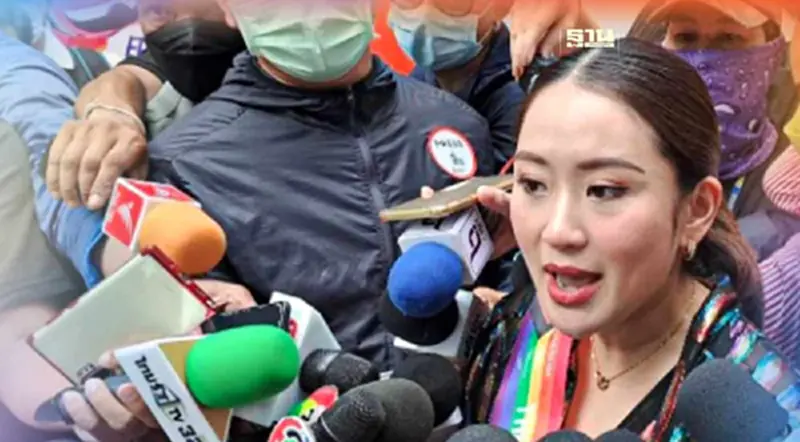 อุ๊งอิ๊ง ร่วมงาน BangkokPride2023 หนุน"สมรสเท่าเทียม" อุ๊งอิ๊ง ร่วมงาน BangkokPride2023 หนุน"สมรสเท่าเทียม"
