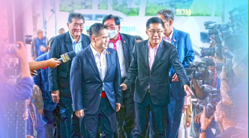 "วราวุธ"ถกเพื่อไทย ย้ำจุดยืนไม่ร่วมพรรคแก้ ม.112 "วราวุธ"ถกเพื่อไทย ย้ำจุดยืนไม่ร่วมพรรคแก้ ม.112