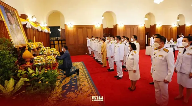 เศรษฐา แพทองธาร นำสมาชิกพรรคเพื่อไทย ลงนามถวายพระพรในหลวง เศรษฐา แพทองธาร นำสมาชิกพรรคเพื่อไทย ลงนามถวายพระพรในหลวง