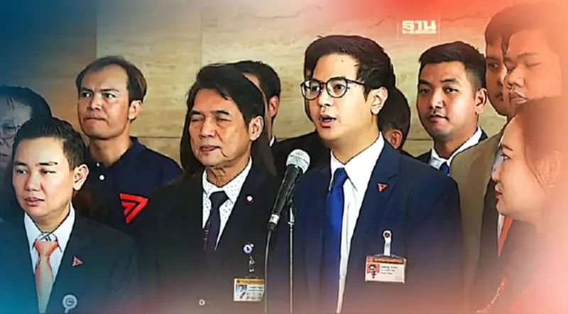 ก้าวไกล ยื่นกฎหมาย"เปลี่ยนประเทศ" อีก 4 ฉบับ ก้าวไกล ยื่นกฎหมาย"เปลี่ยนประเทศ" อีก 4 ฉบับ