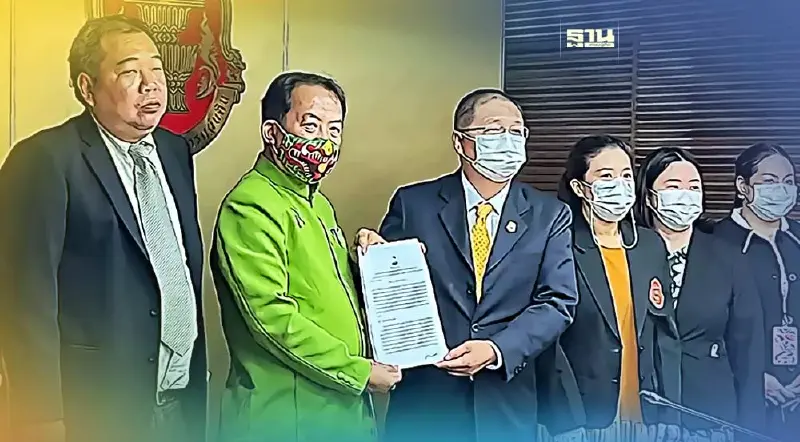 ศรีสุวรรณ   ร้องผู้ตรวจการแผ่นดินสอบจนท.รัฐเอื้อทักษิณกลับไทยหรือไม่