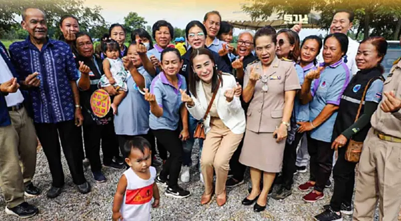 "สุดารัตน์"นำทีมไทยสร้างไทยให้กำลังใจ มอบถุงยังชีพช่วยน้ำท่วมอุดรธานี "สุดารัตน์"นำทีมไทยสร้างไทยให้กำลังใจ มอบถุงยังชีพช่วยน้ำท่วมอุดรธานี