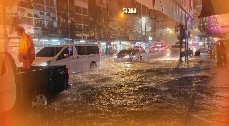 ท่วมแล้ว!กทม.แจ้งเตือนปชช.เช็คพิกัดฝนตก -น้ำท่วมขัง