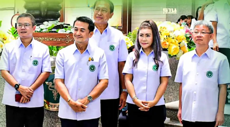 "ชลน่าน" ลงนามแต่งตั้ง "นวลสกุล" ภรรยา เป็นคณะที่ปรึกษา รมว.สธ. "ชลน่าน" ลงนามแต่งตั้ง "นวลสกุล" ภรรยา เป็นคณะที่ปรึกษา รมว.สธ.