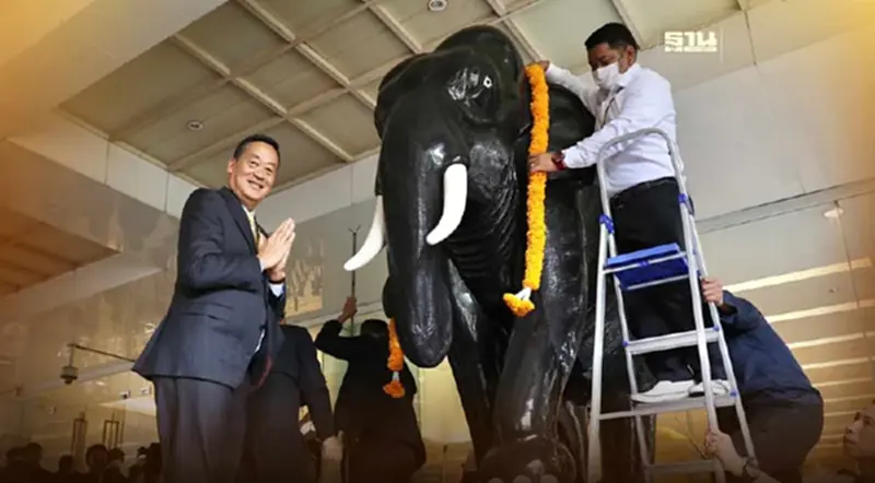 ประมวลภาพ “เศรษฐา” เข้ากระทรวงการคลังสักการะสิ่งศักดิ์สิทธิ์ มอบนโยบาย ประมวลภาพ “เศรษฐา” เข้ากระทรวงการคลังสักการะสิ่งศักดิ์สิทธิ์ มอบนโยบาย