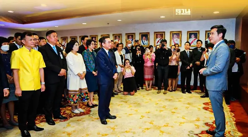 “ชัยวุฒิ” อำลา รมต.ดีอีเอส ขอบคุณบิ๊กป้อม-บิ๊กตู่ ที่ให้ร่วมรัฐบาล “ชัยวุฒิ” อำลา รมต.ดีอีเอส ขอบคุณบิ๊กป้อม-บิ๊กตู่ ที่ให้ร่วมรัฐบาล