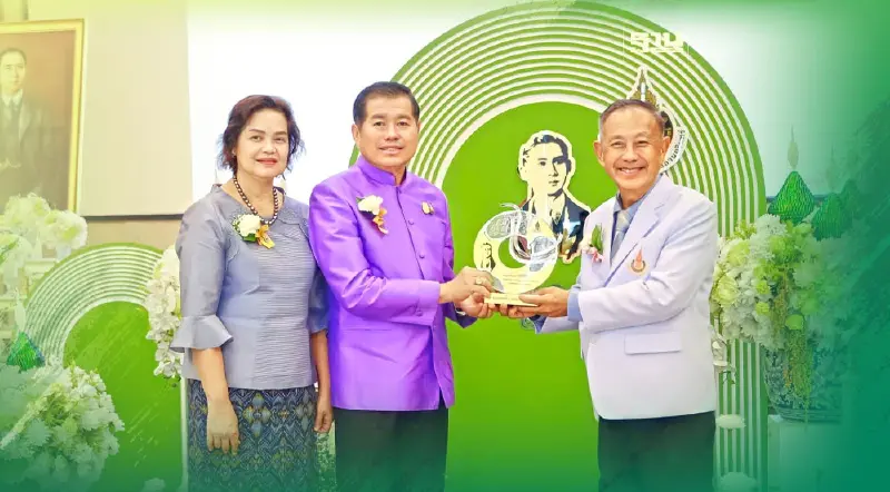 "ครอบครัวบุญญามณี”รับโล่ประกาศเกียรติคุณผู้สนับสนุนคณะแพทยศาสตร์ ม.อ.