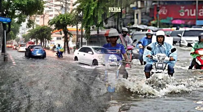 ประมวลภาพน้ำท่วมกทม.หลังฝนถล่มเย็นยันค่ำ ประมวลภาพน้ำท่วมกทม.หลังฝนถล่มเย็นยันค่ำ