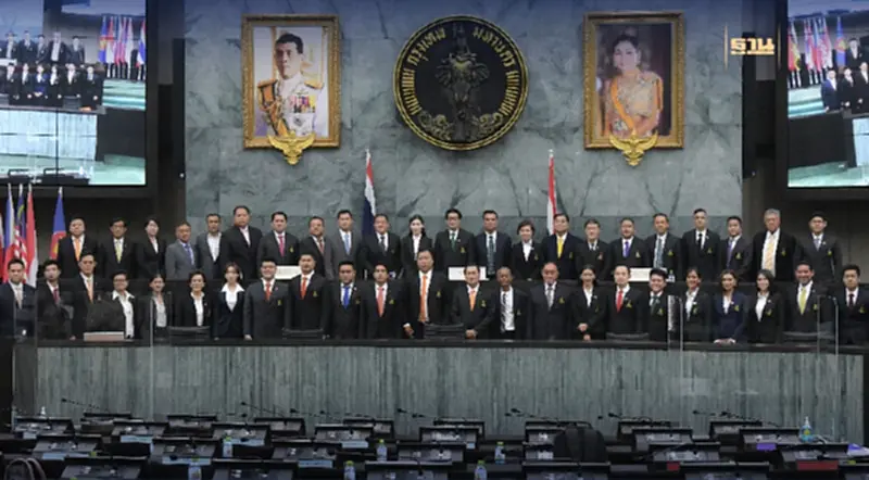 สภา กทม.โชว์ผลงาน 1 ปี ผ่านงบหมื่นล้าน แก้ “เส้นเลือดฝอย” ดูแลคนเมือง สภา กทม.โชว์ผลงาน 1 ปี ผ่านงบหมื่นล้าน แก้ “เส้นเลือดฝอย” ดูแลคนเมือง