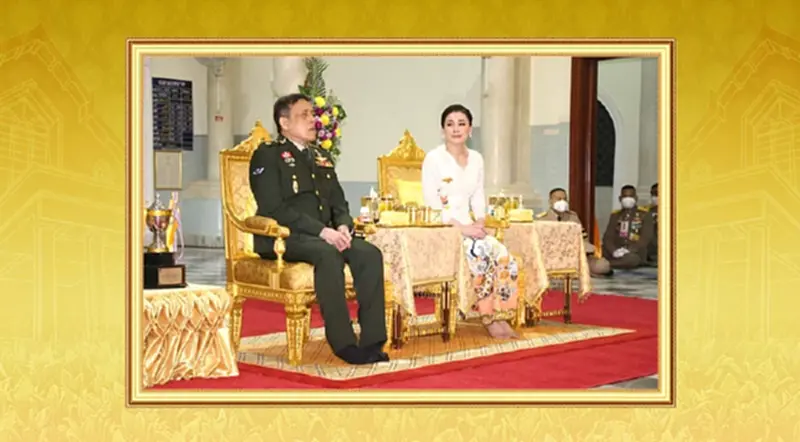 ในหลวง-พระราชินี เสด็จพระราชทานรางวัล อัญเชิญพระมหาคัมภีร์อัลกุรอาน ในหลวง-พระราชินี เสด็จพระราชทานรางวัล อัญเชิญพระมหาคัมภีร์อัลกุรอาน
