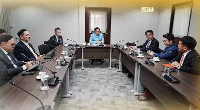 "พีระพันธุ์"ถก สส.ก้าวไกลแก้ปัญหาราคาน้ำมัน-ค่าไฟ