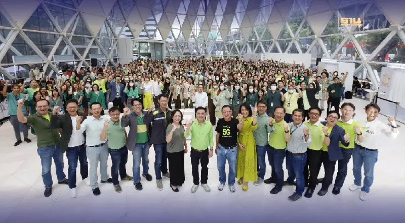 เปิดเส้นทางสู่ 34 ปี AIS