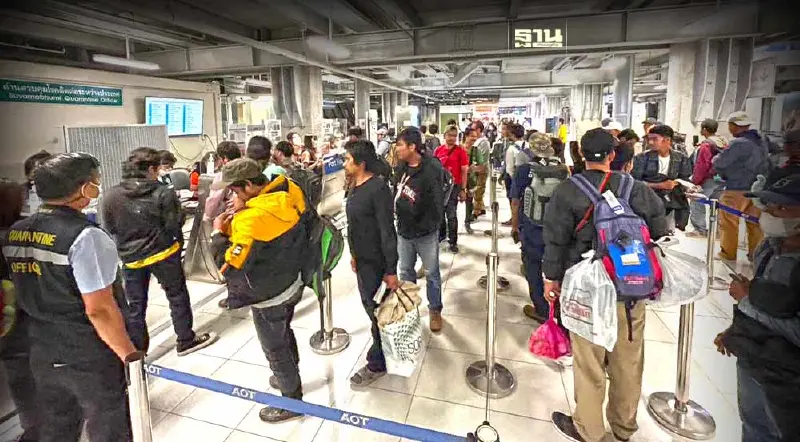 แรงงานไทยกลับจากอิสราเอล พบเครียดสูง 25 คน