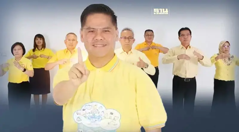 ผู้บริหาร พม. ส่งเสียงผ่านภาษามือถ่ายทอดบทเพลง "เดินตามรอยเท้าพ่อ"