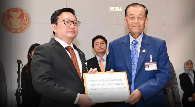 “ก้าวไกล”ชงพ.ร.บ.นิรโทษกรรมคดีม็อบทุกสีตั้งแต่ปี 49-57