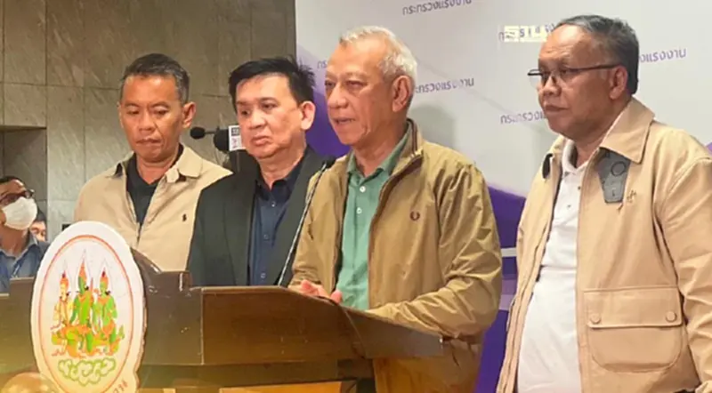 พิพัฒน์ เผยคนไทยในอิสราเอล 2.9 หมื่นคนปลอดภัย 5 พันรายอยู่พื้นที่เสี่ยง พิพัฒน์ เผยคนไทยในอิสราเอล 2.9 หมื่นคนปลอดภัย 5 พันรายอยู่พื้นที่เสี่ยง