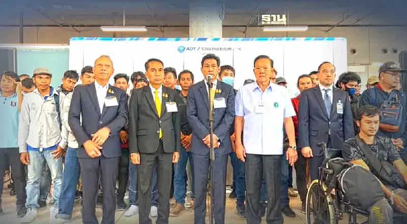 เฮ! 15 แรงงานไทยในอิสราเอลเดินทางถึงสุวรรณภูมิแล้วโดยสวัสดิภาพ (คลิป) เฮ! 15 แรงงานไทยในอิสราเอลเดินทางถึงสุวรรณภูมิแล้วโดยสวัสดิภาพ (คลิป)